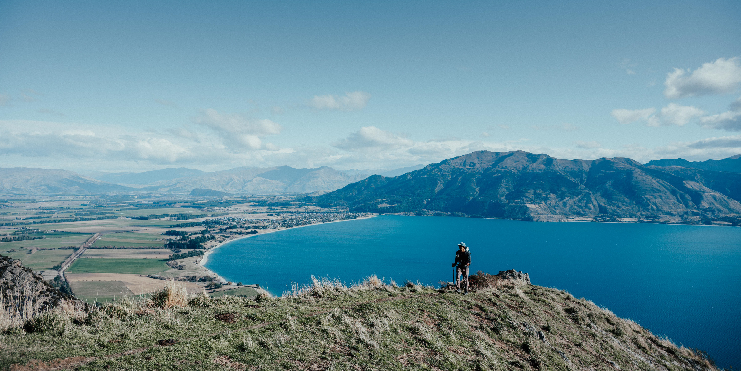 Lake Hāweaを見下ろす風景